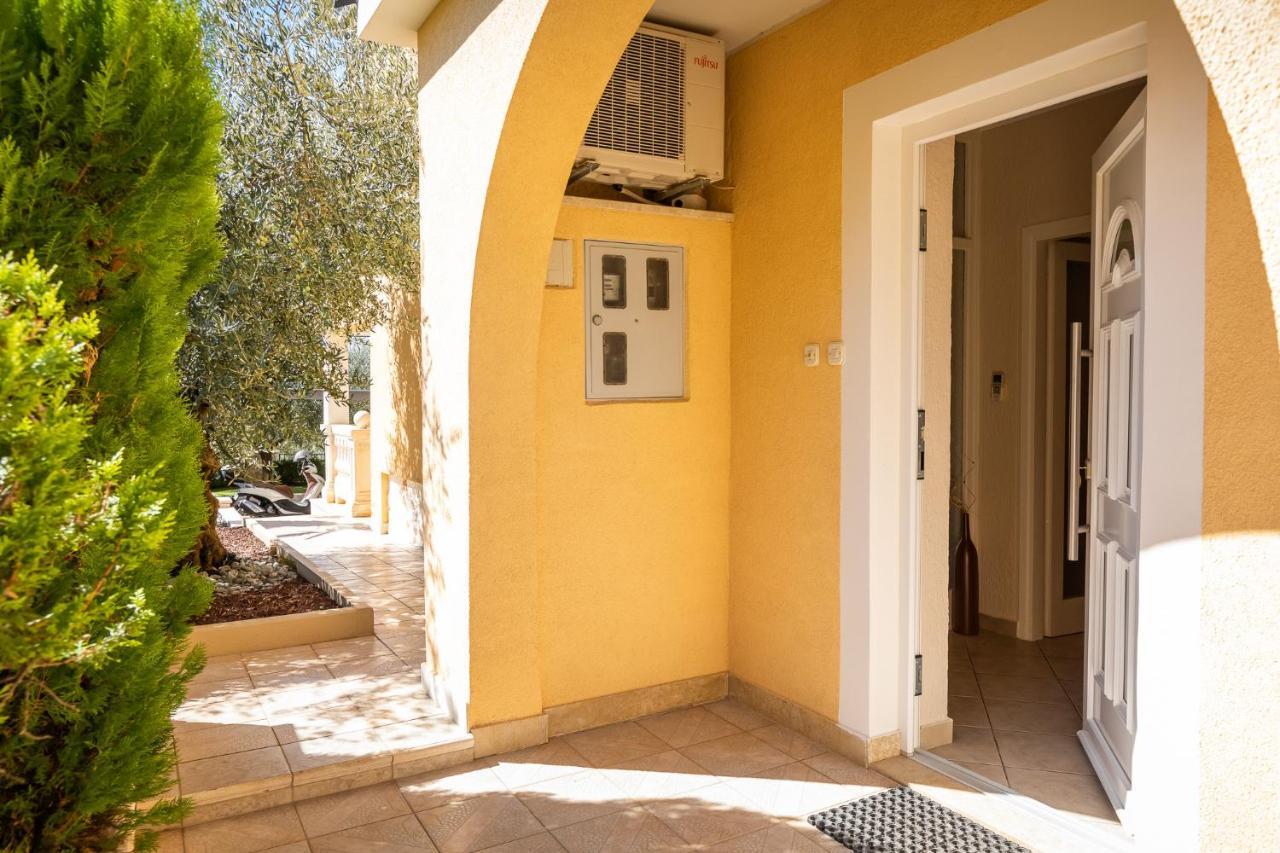 Villa Opatic ポレッチ エクステリア 写真